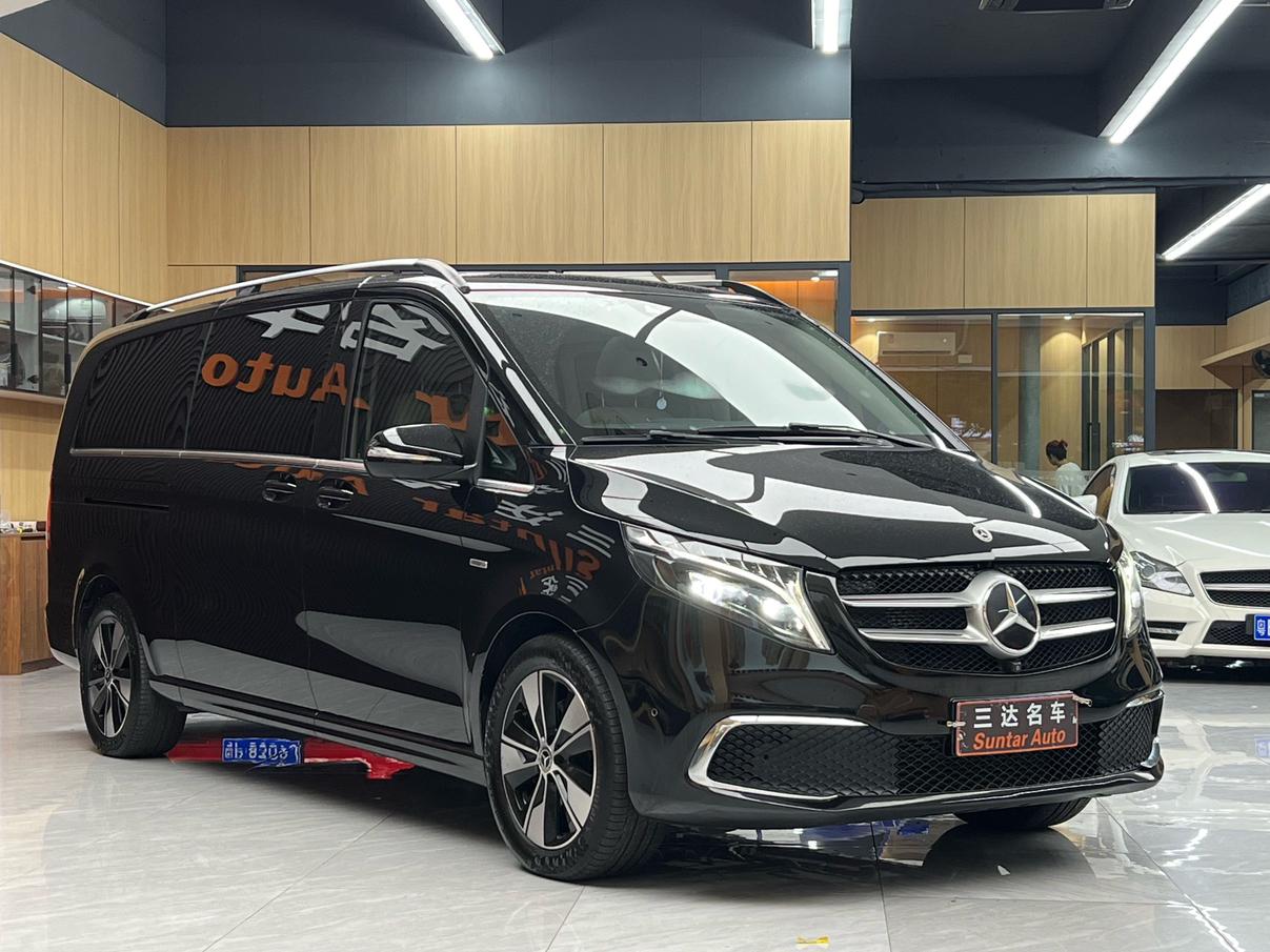 Mercedes-Benz V-Class: фотография 3 из 37