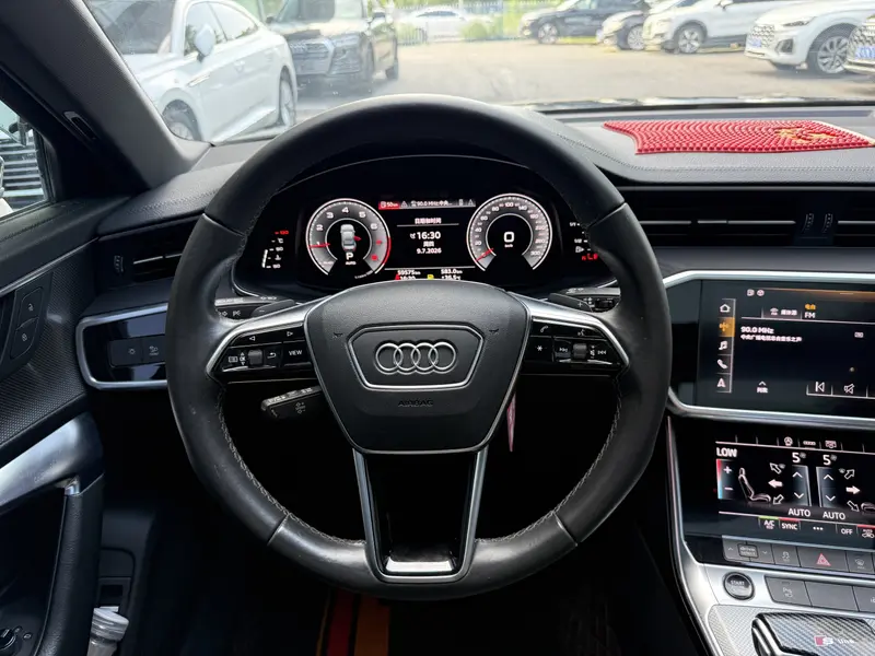 Audi A6L — фото 10