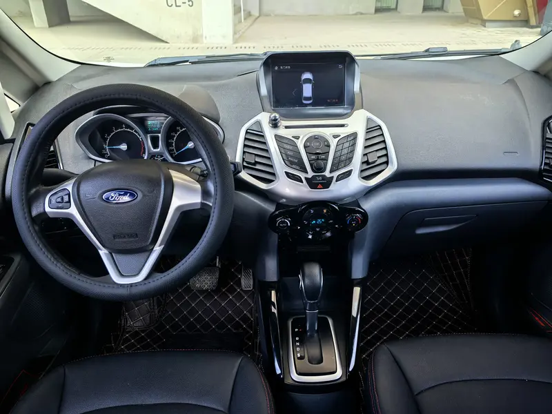 Ford EcoSport — фото 9