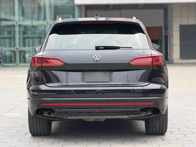 Volkswagen Touareg 2023 Черный из Китая, фото 2