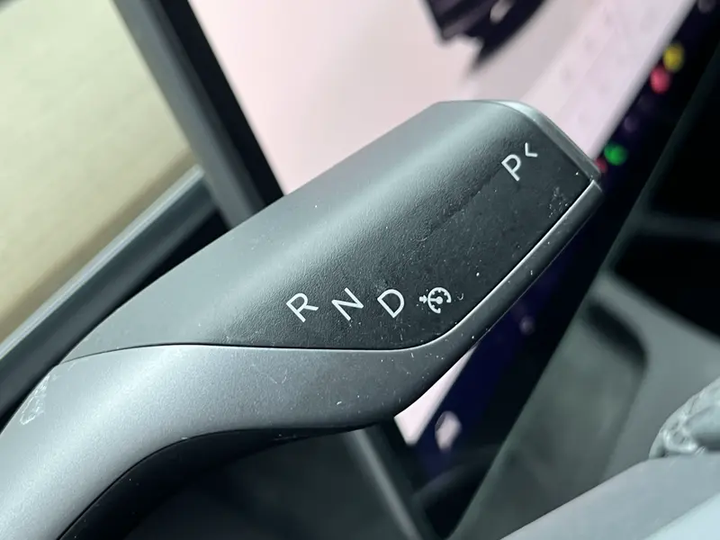 Tesla Model Y — фото 11