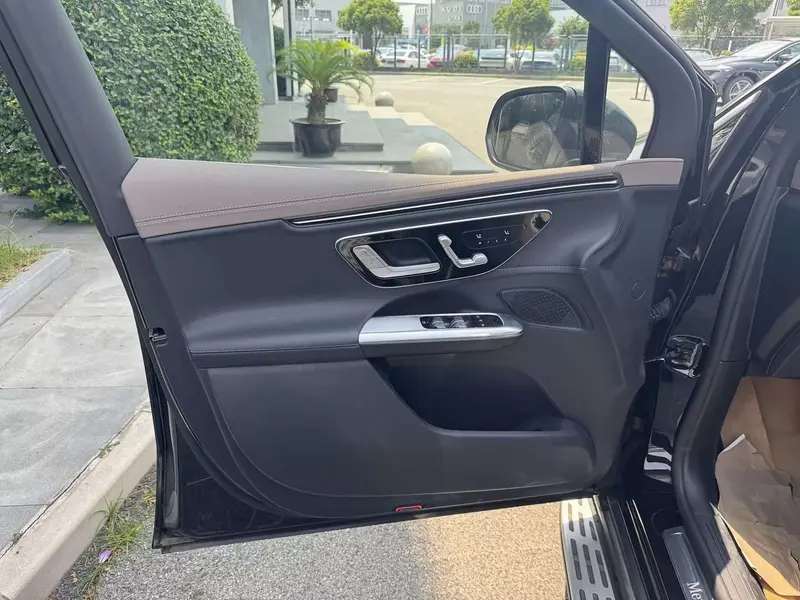 Mercedes-Benz EQE SUV — фото 16