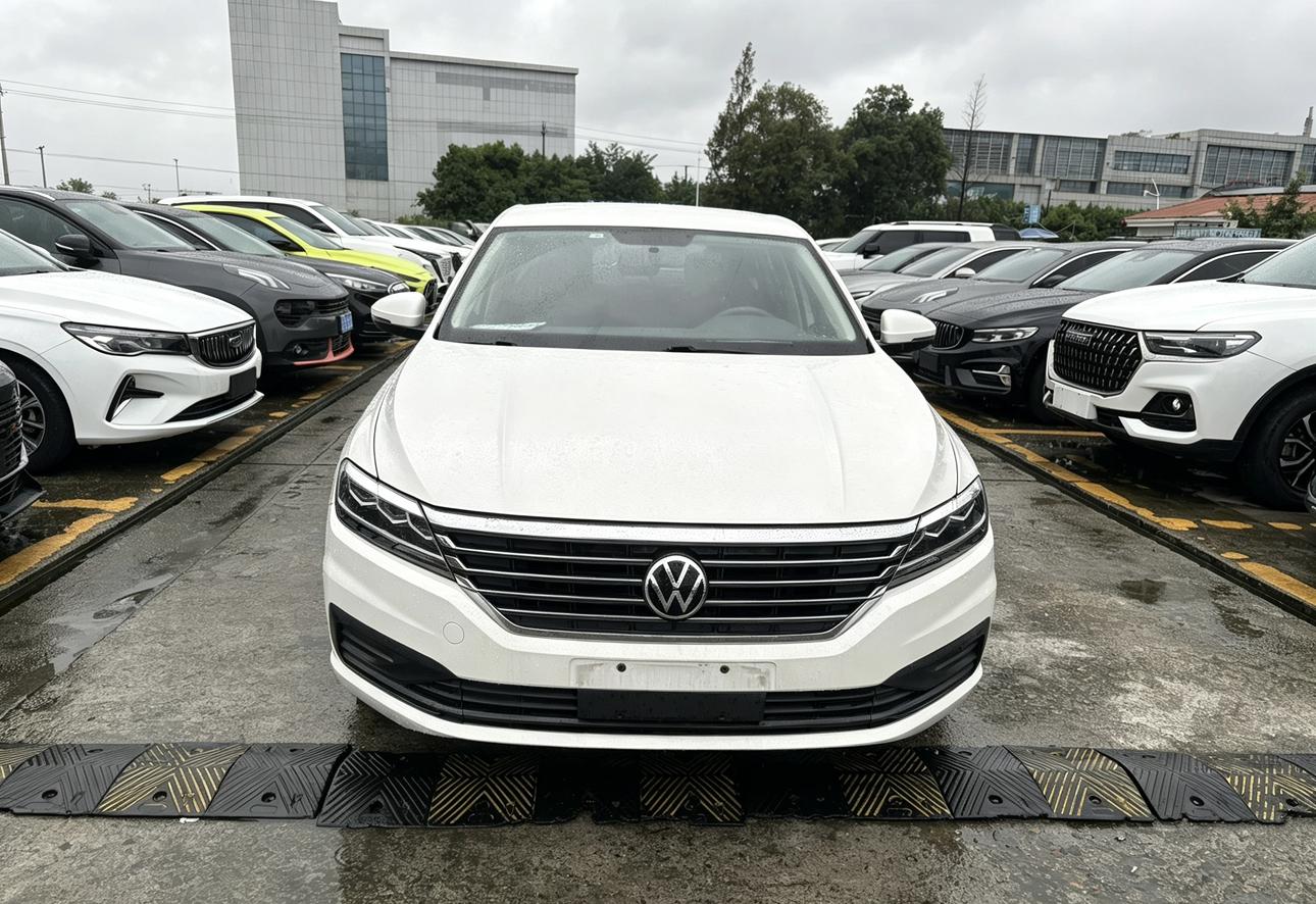 Volkswagen Lavida: фотография 2 из 17