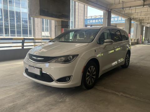 Chrysler Pacifica PHEV (Import)