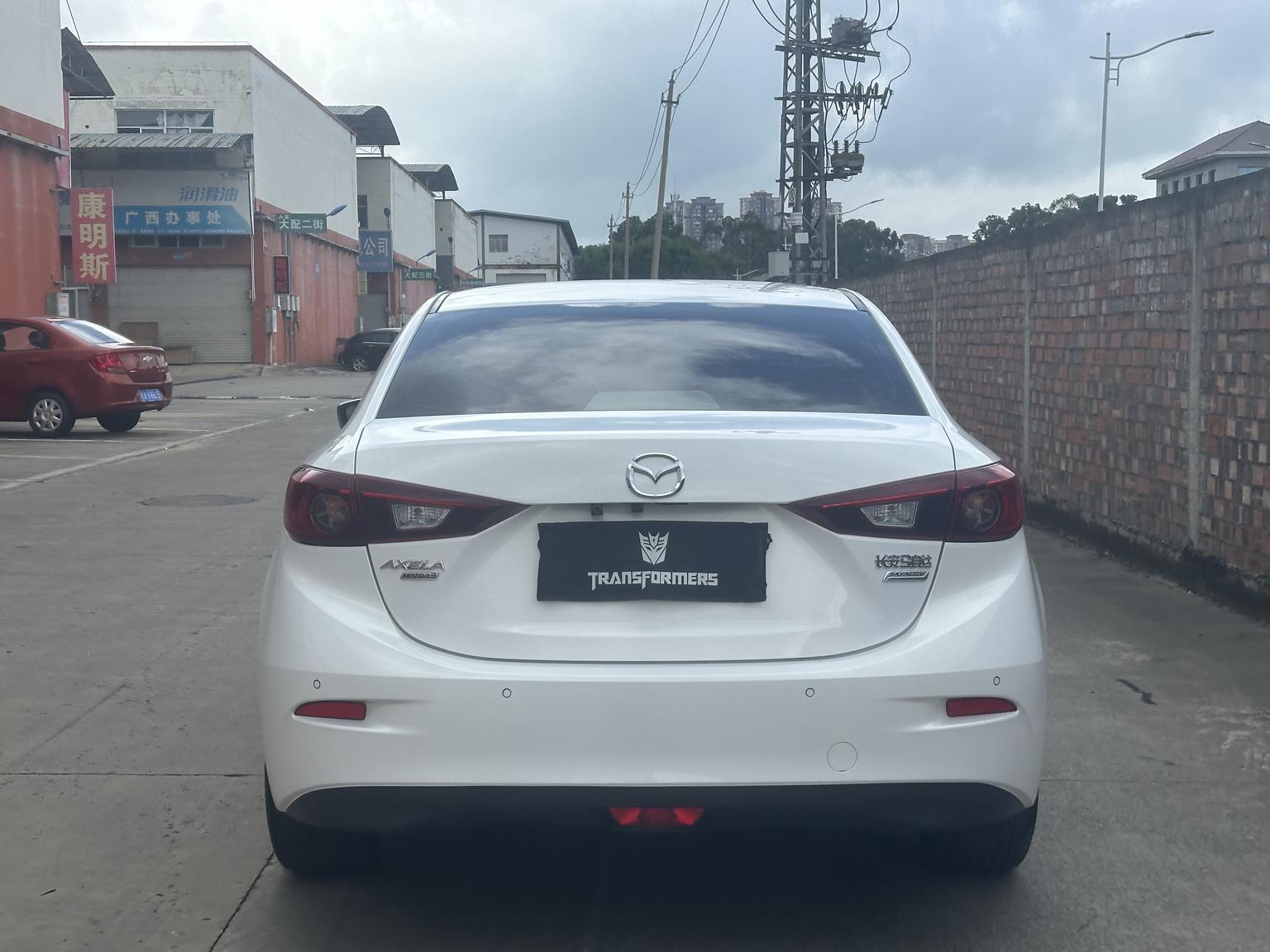 Mazda Mazda3 3 2014 1.5L AT Luxury