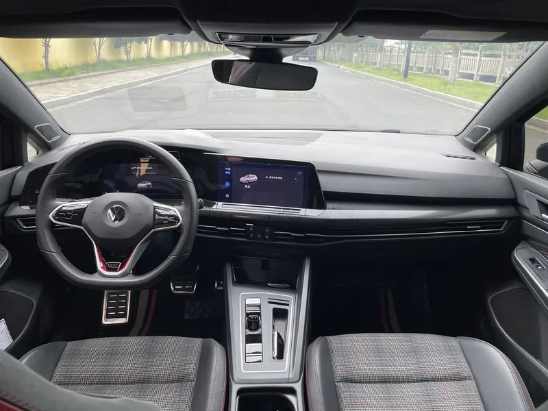 Volkswagen Golf GTI — фото 7