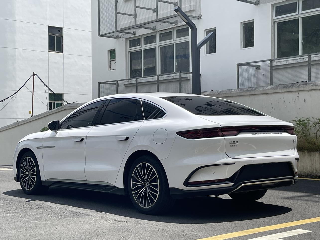 BYD Han DM: фотография 4 из 11