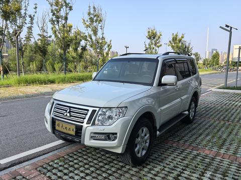 Mitsubishi Pajero (Import)