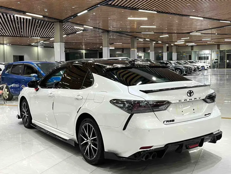 Toyota Camry — фото 4