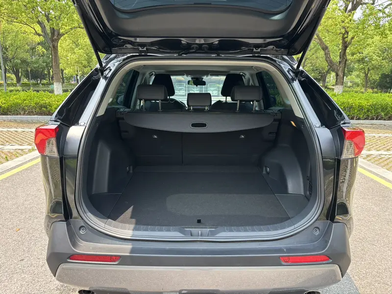 Toyota RAV4 — фото 12