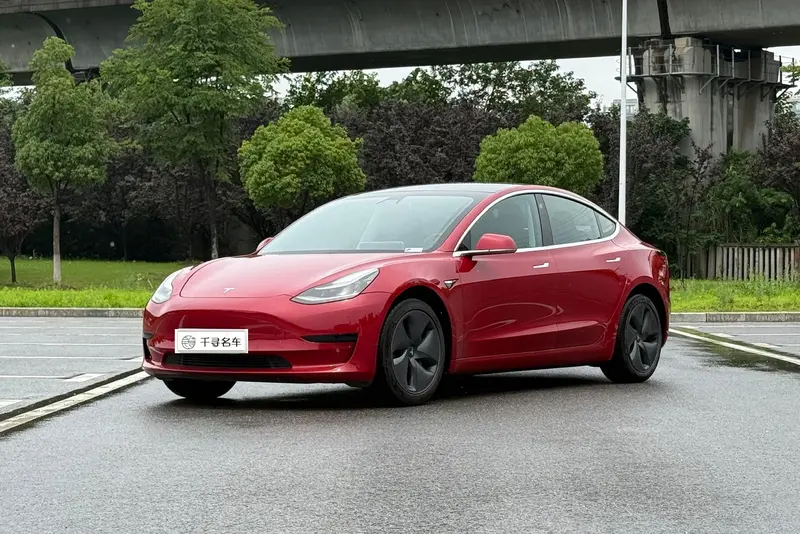 Tesla Model 3 RWD — фото 1