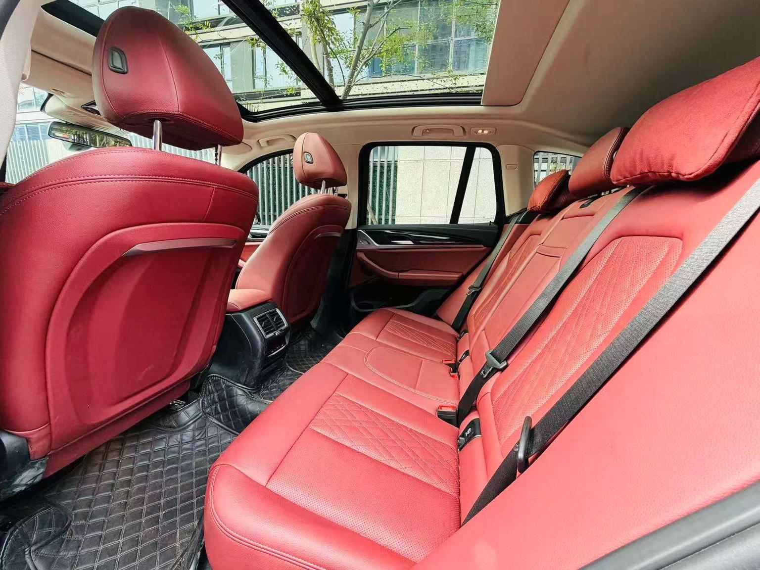 BMW iX3: фотография 11 из 17