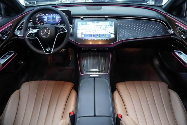 Mercedes-Benz E-class 2024 Черный из Китая, фото 3