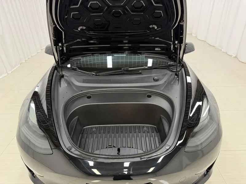 Tesla Model 3 — фото 12