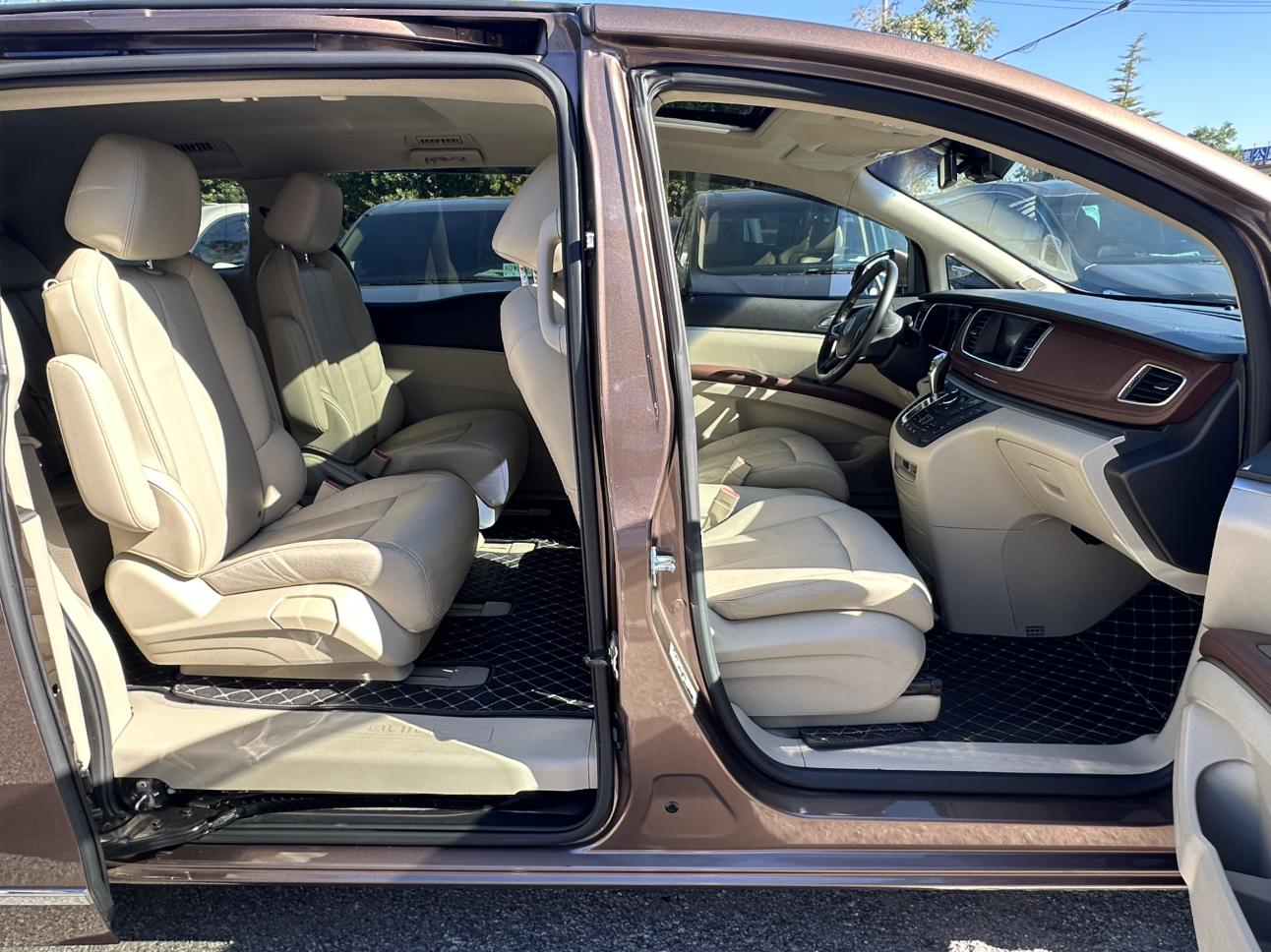 Buick GL8: фотография 19 из 19