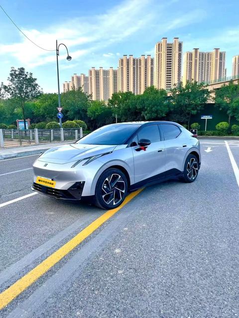 Lynk & Co Z20