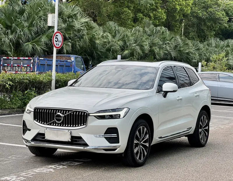Volvo XC60 — фото 1