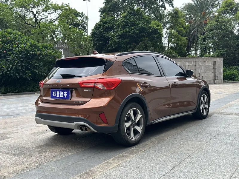 Ford Focus Active — фото 6