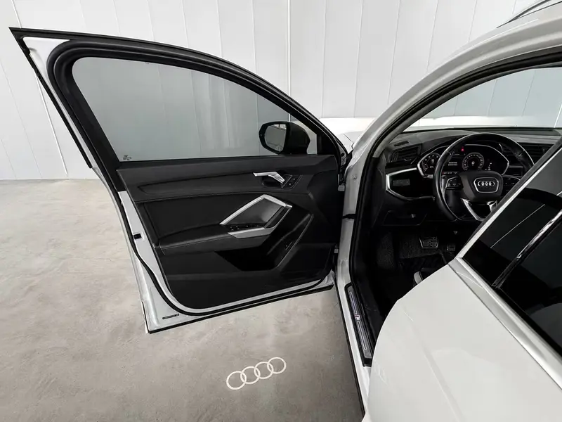 Audi Q3 — фото 16