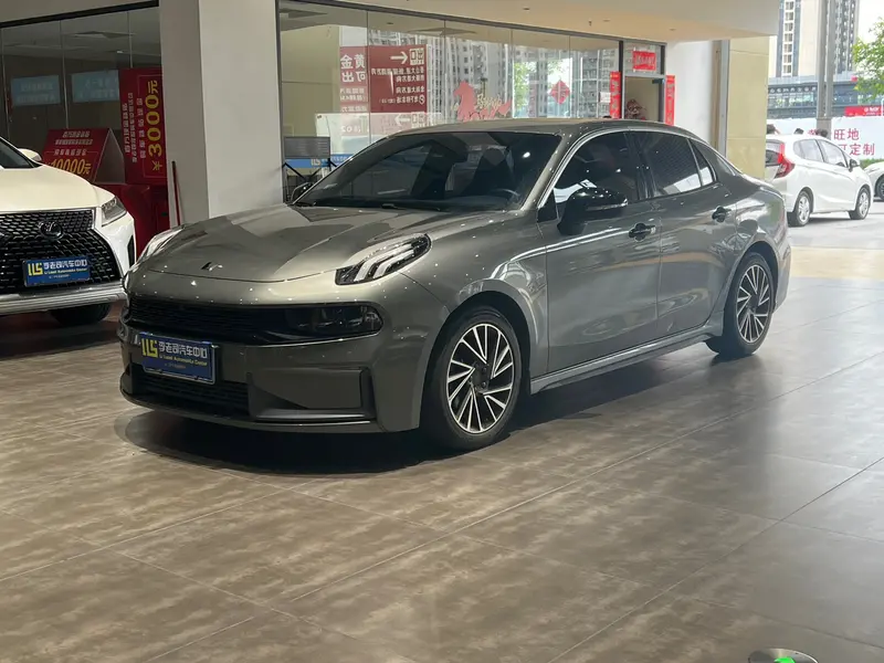 Lynk&Co 03
