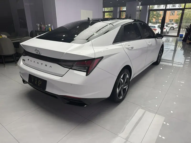Hyundai Elantra — фото 6