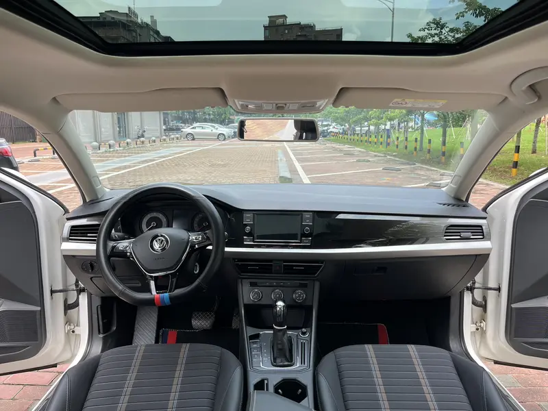 Volkswagen Lavida — фото 10