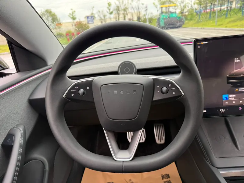 Tesla Model 3 — фото 10