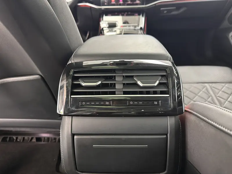Audi A8 — фото 12