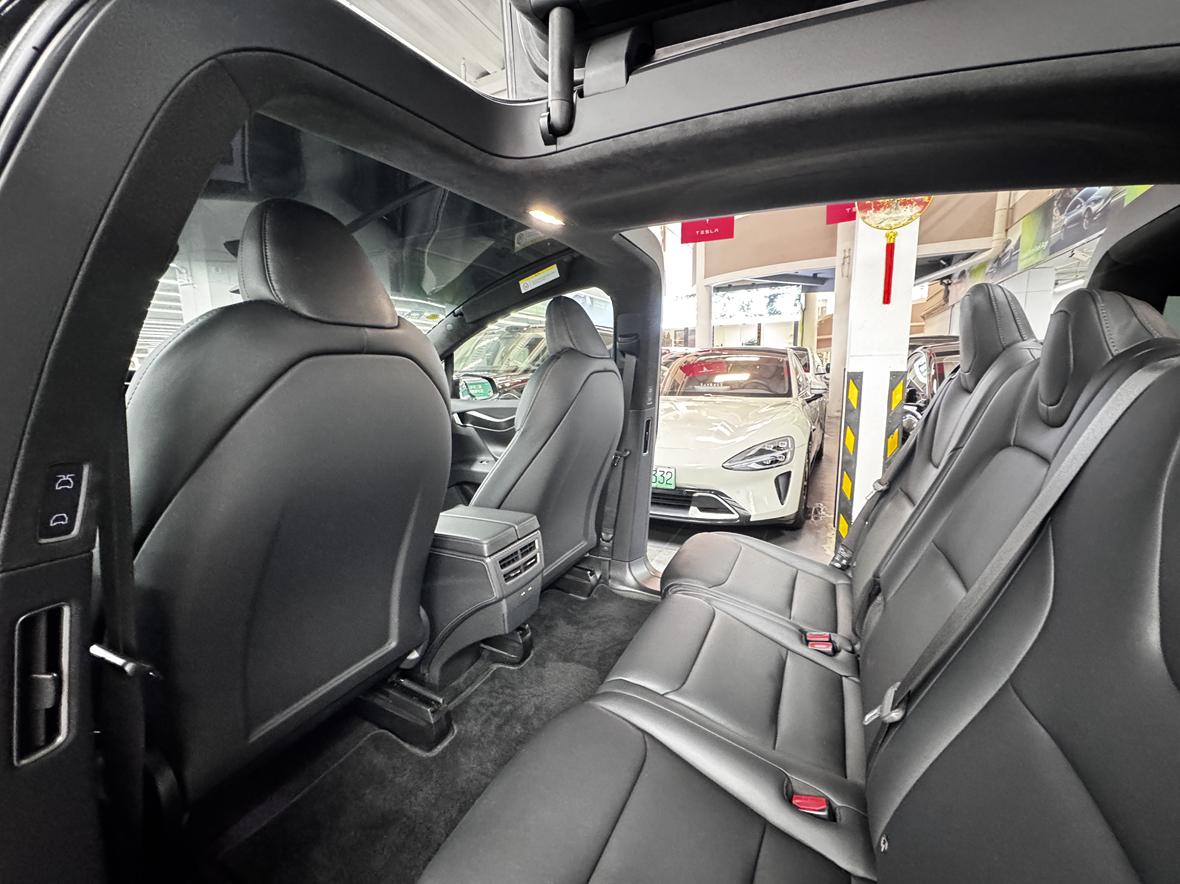 Tesla Model X: фотография 7 из 15