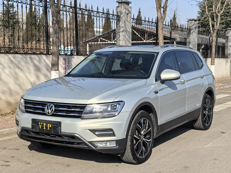 Volkswagen Tiguan L — фото 1