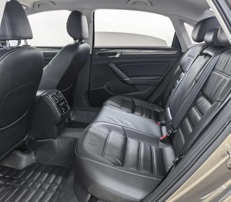 Volkswagen Passat — фото 12