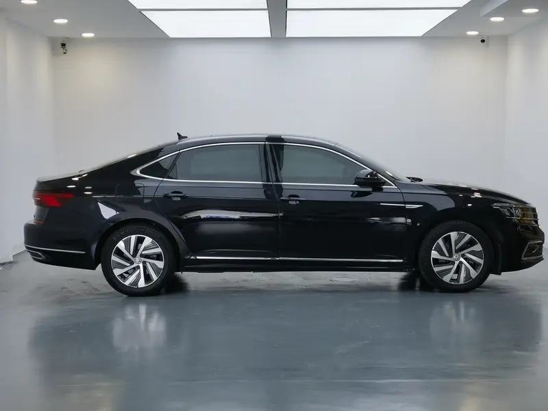 Volkswagen Passat — фото 8