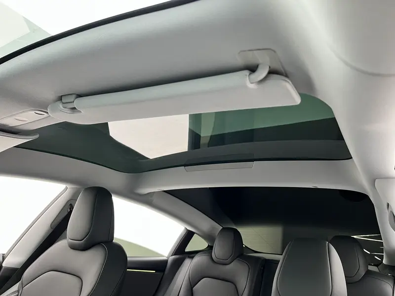 Tesla Model 3 — фото 18