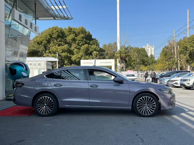 Volkswagen Passat 2024 Серебристо-серый из Китая, фото 3