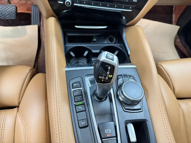 BMW X6 xDrive28i — фото 10