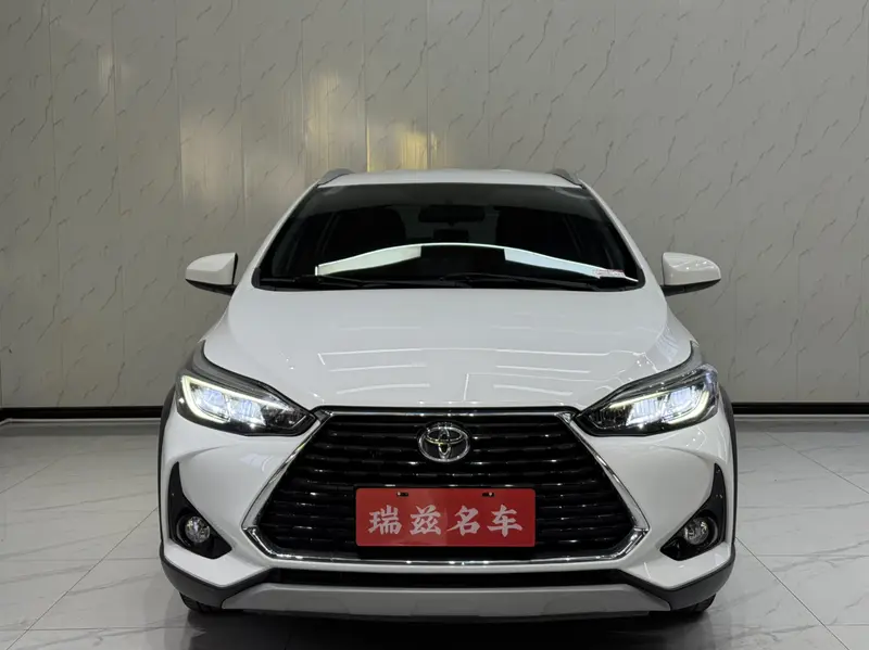 Toyota Yaris L — фото 2
