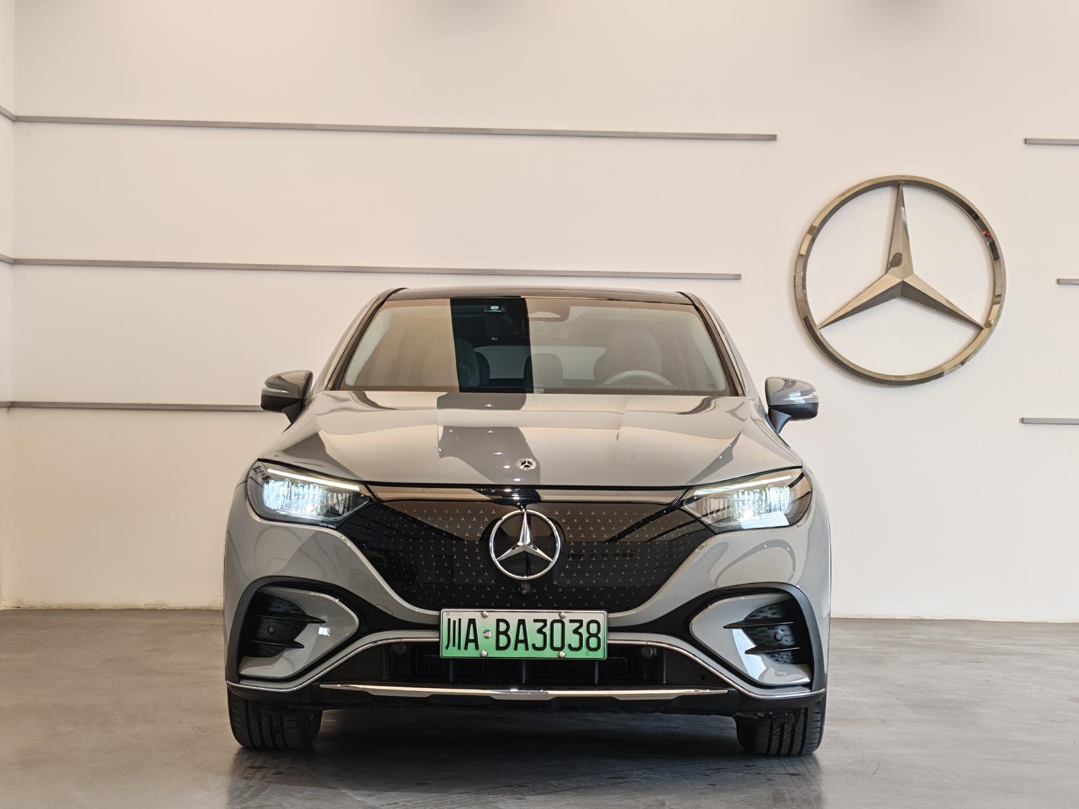 Mercedes-Benz EQE SUV: фотография 2 из 16