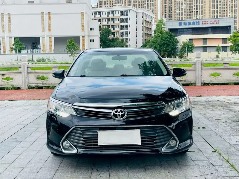 Toyota Camry — фото 2