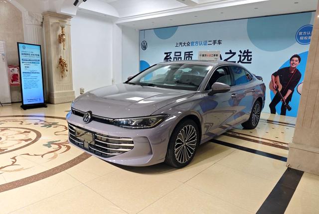 Volkswagen Passat 2024 Серебристо-серый из Китая, фото 4