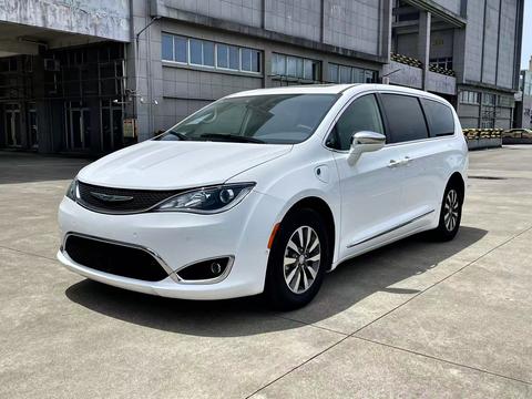 Chrysler Pacifica PHEV (Import)