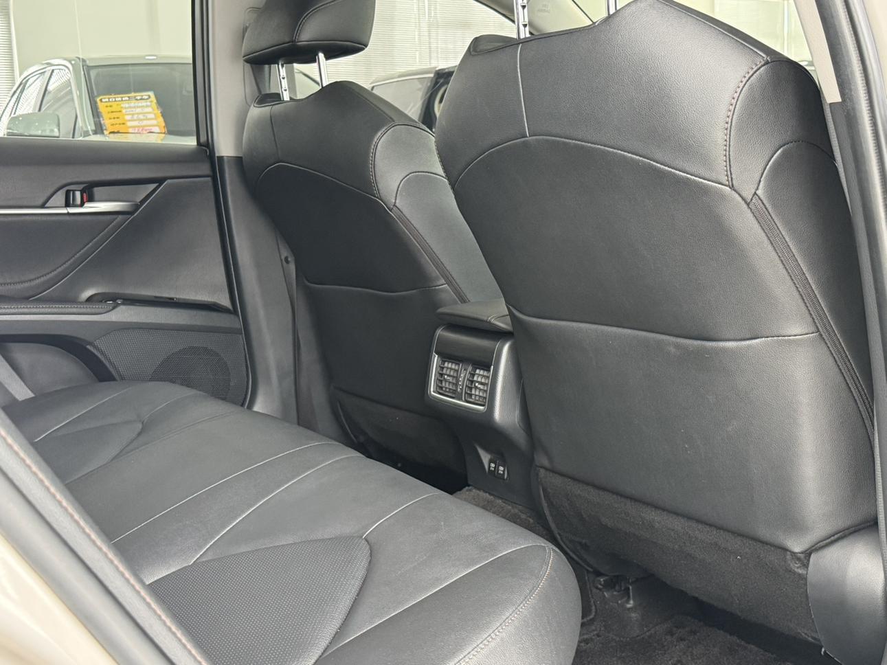 Toyota Camry: фотография 15 из 27