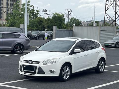 Ford Focus 2012 1.6L AT