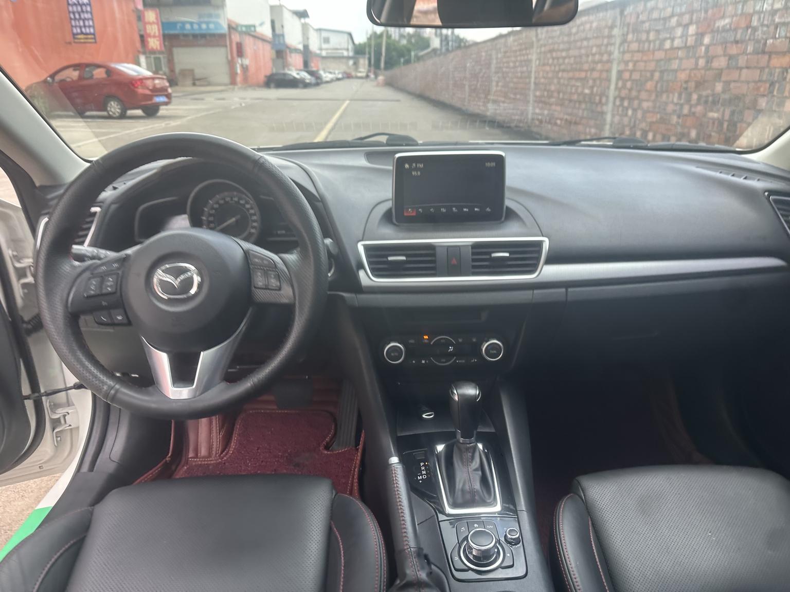 Mazda Mazda3 3 2014 1.5L AT Luxury