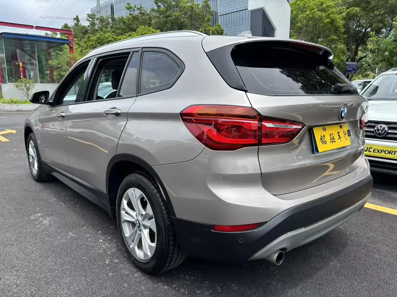BMW X1 sDrive18Li премиум — фото 5