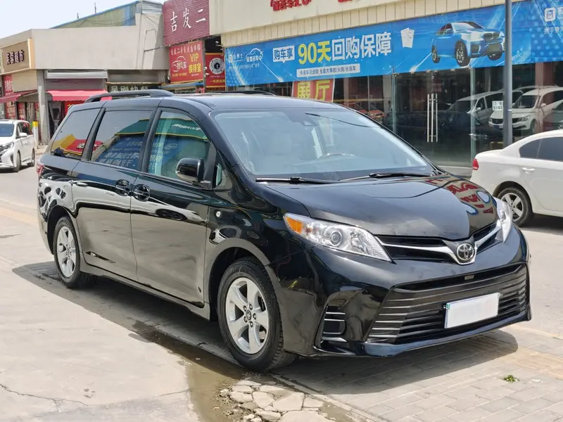 Toyota Sienna — фото 3