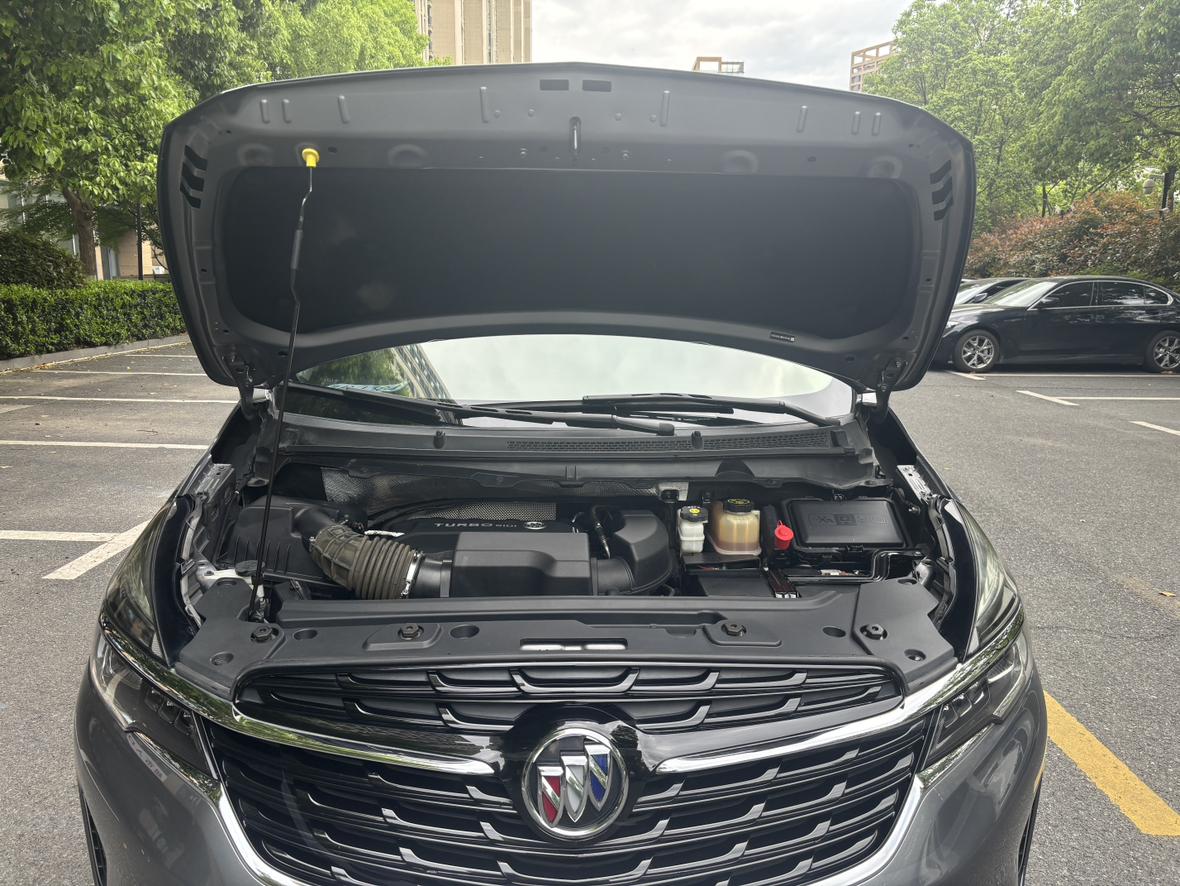 Buick GL8: фотография 13 из 19
