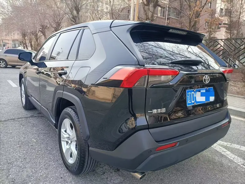 Toyota RAV4 — фото 4