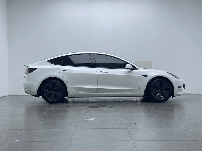 Tesla Model 3 — фото 8