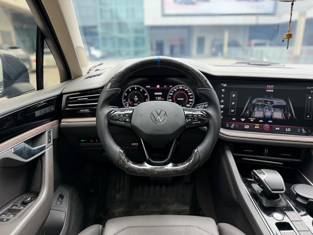 Volkswagen Touareg 2023 Черный из Китая, фото 3