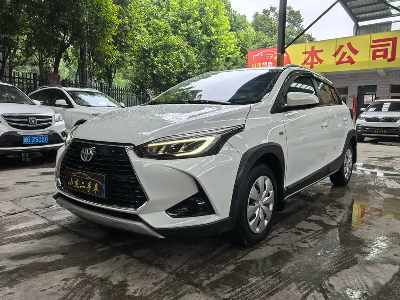Toyota Yaris L — фото 1